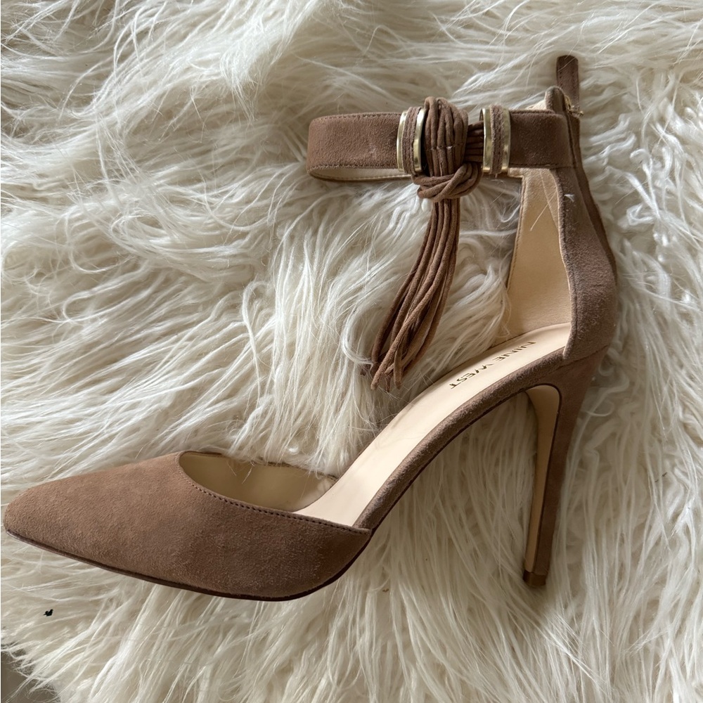 Nine West suede pump